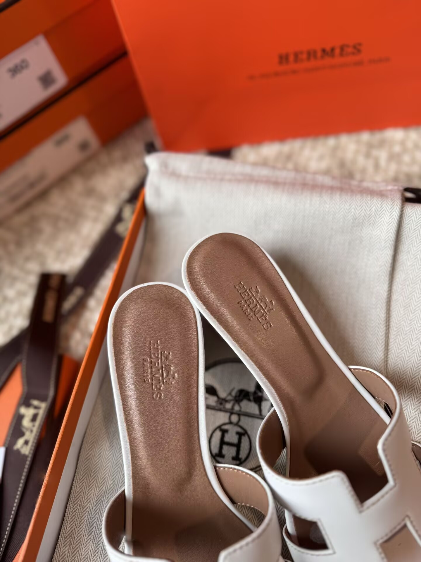 UA Hermès Oasis White Sandal