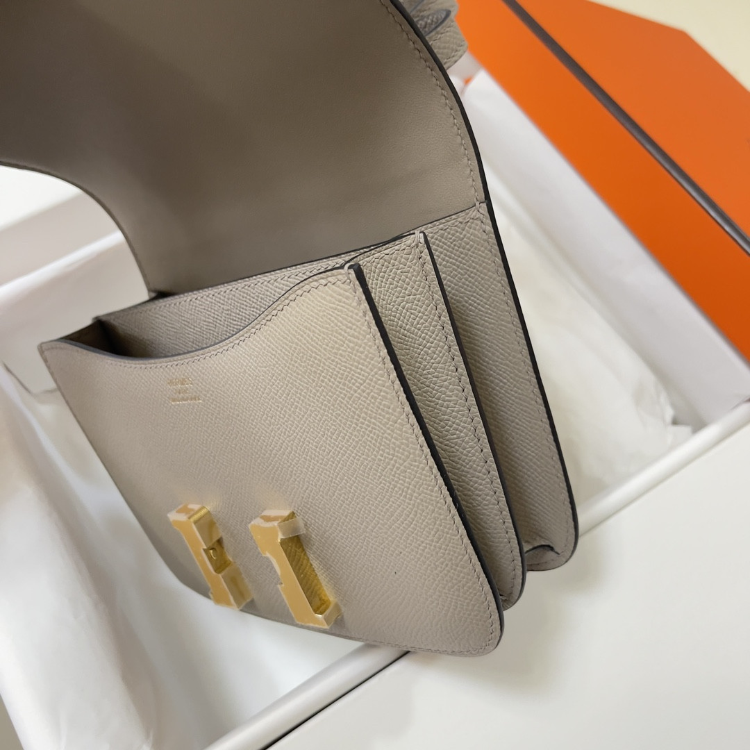 Hermès Constance 19 Epsom Gold Hardware 7.25" x 6.25" x 2.25"