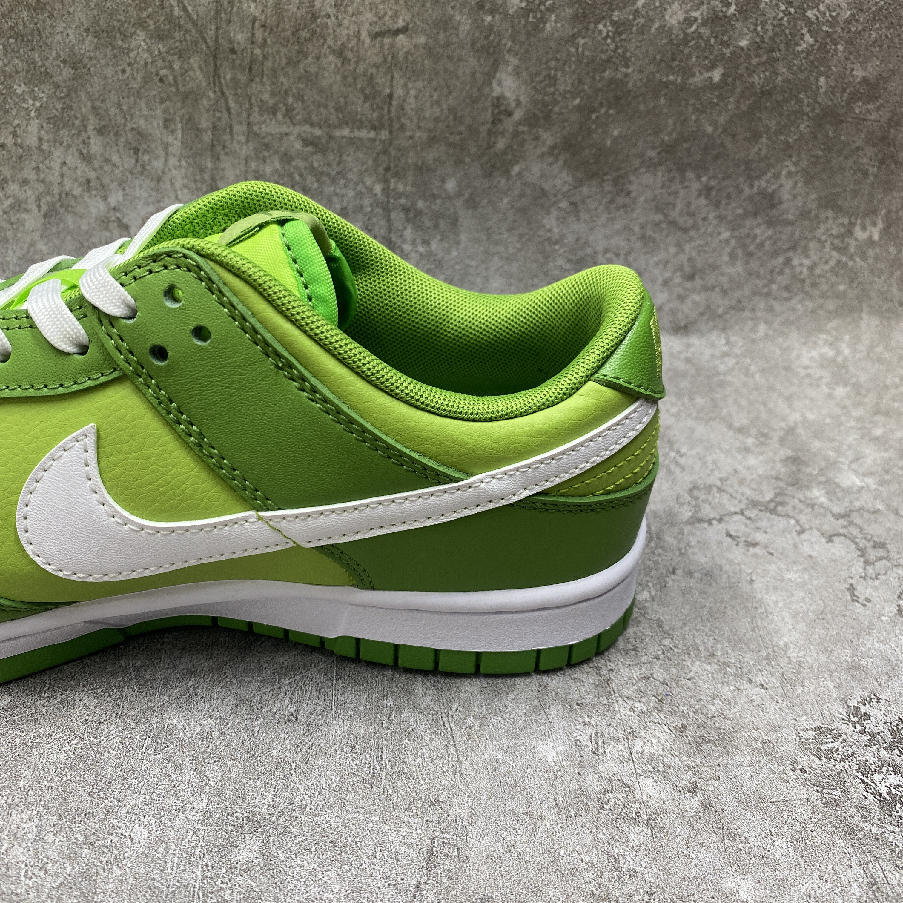 Nike Dunk Low Chlorophyll