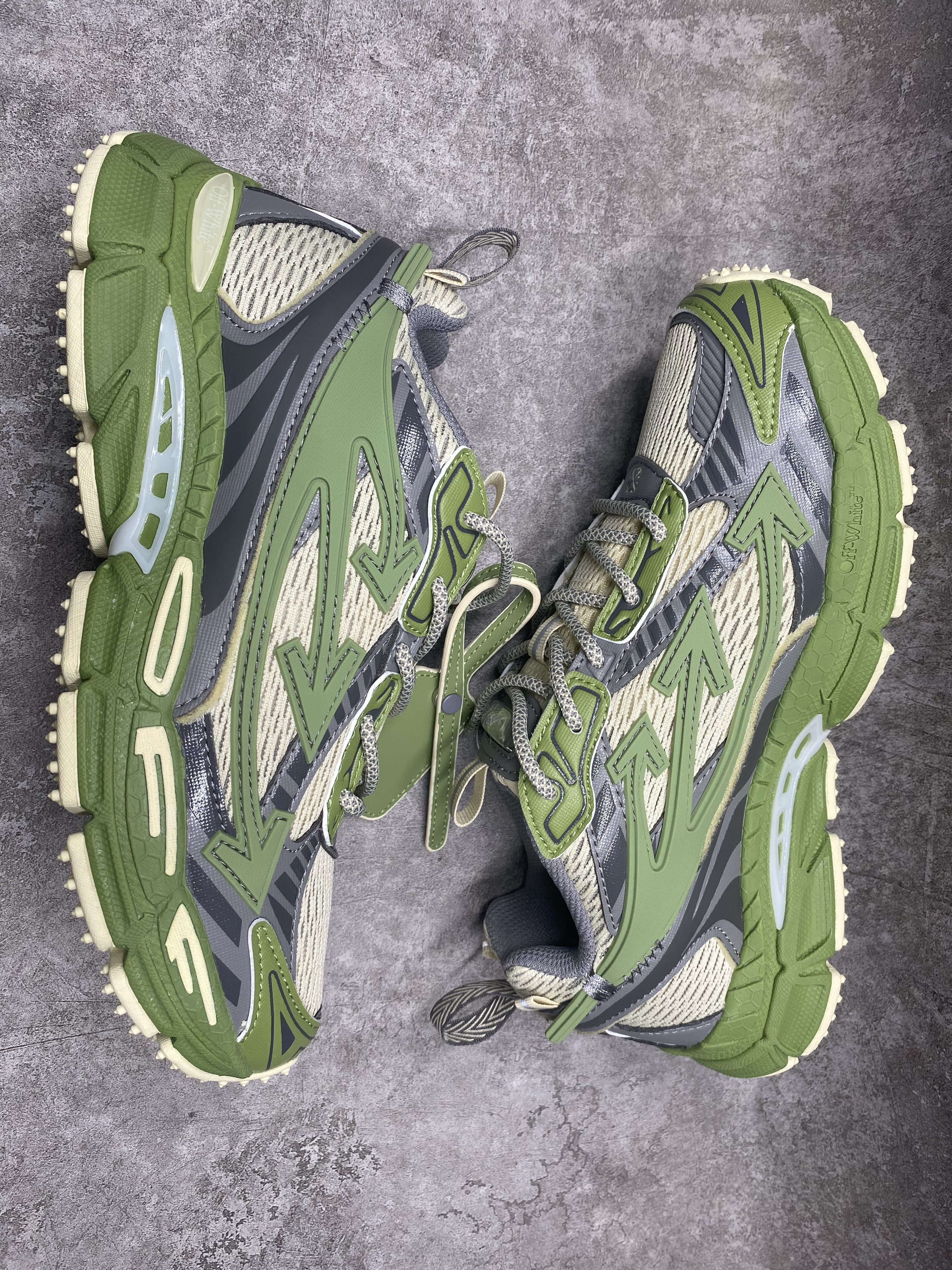 UA Off-White "BE RIGHT BACK"