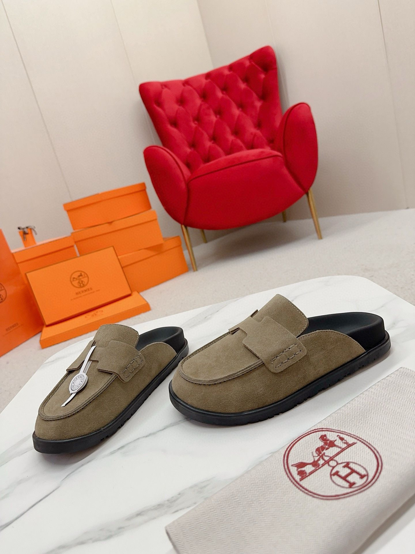 UA Hermès slippers