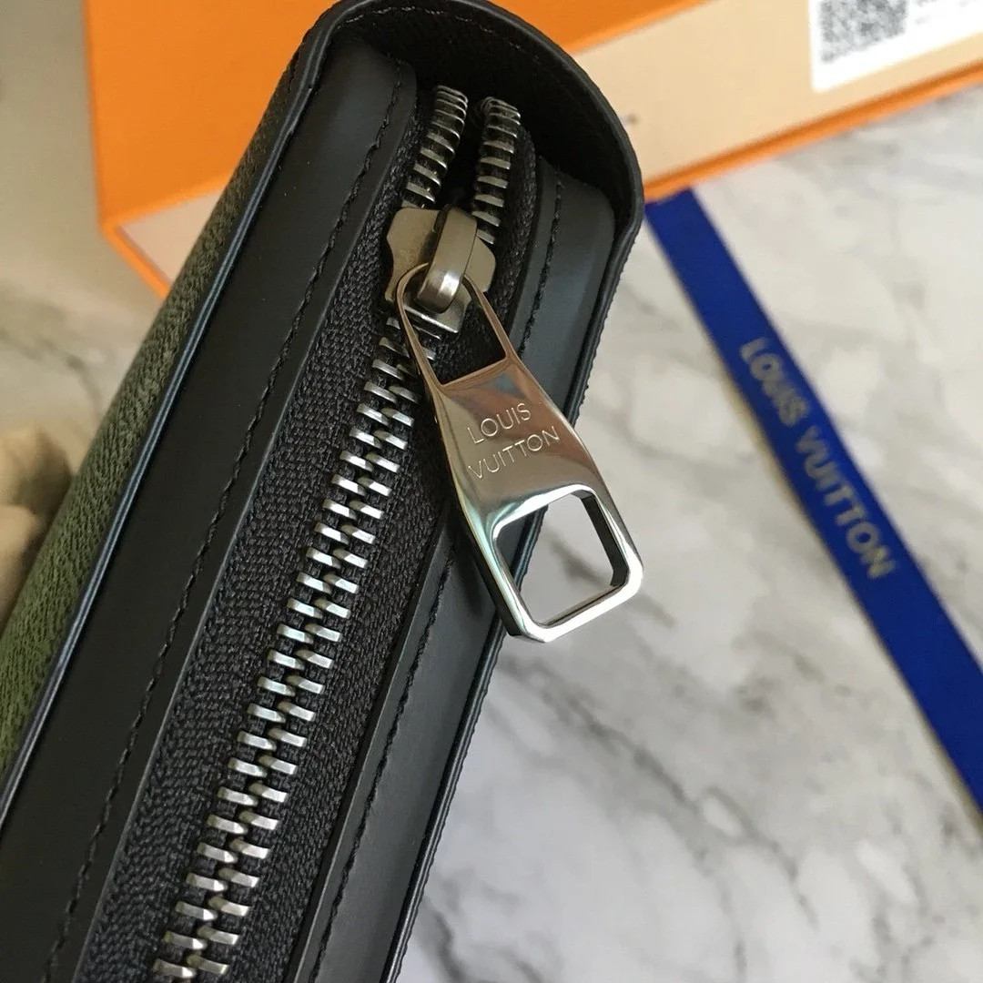 LV ZIPPY XL WALLET M61698