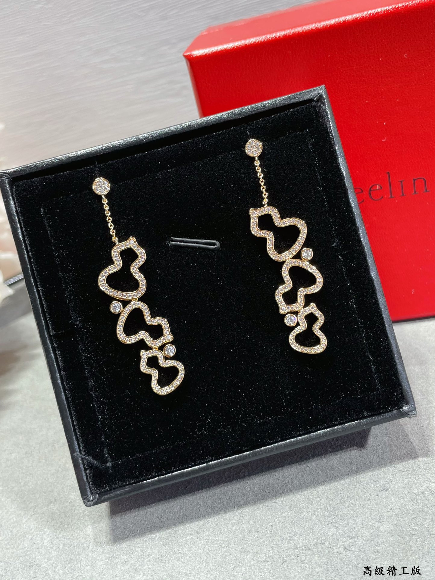 qeelin triple gourd full Di*m*nd stud earrings