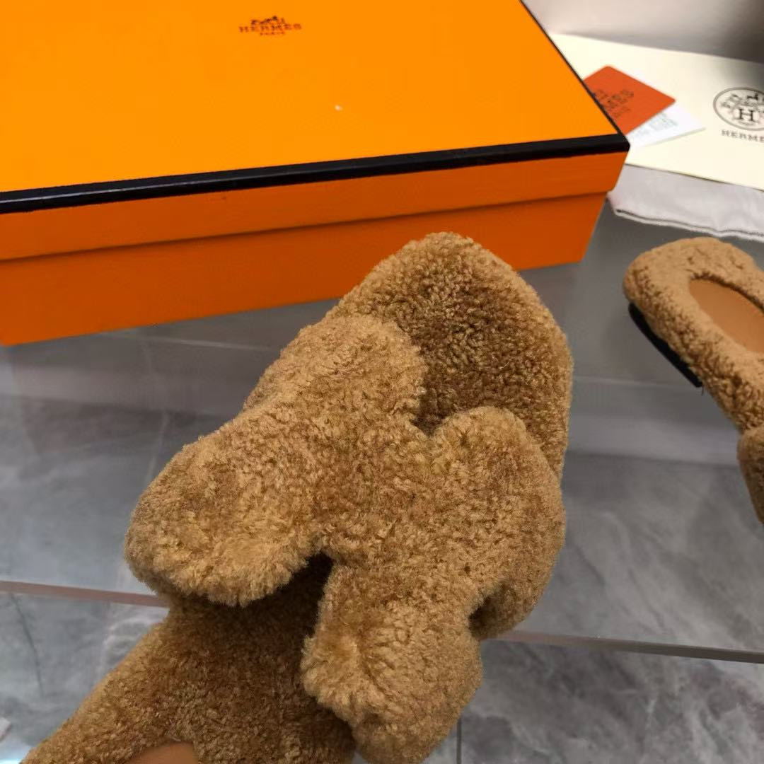 UA Hermès Oran sandal