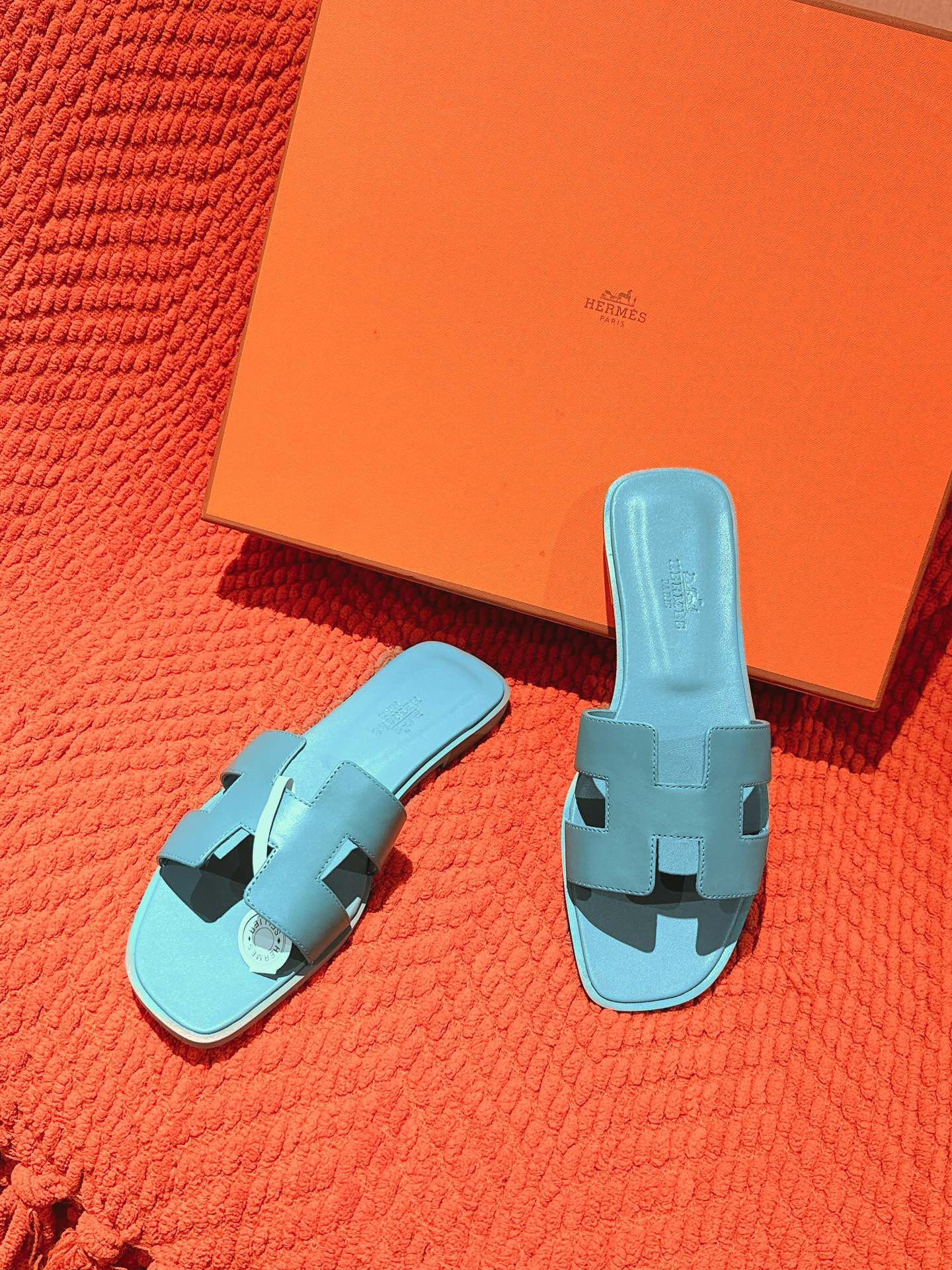 UA Hermès Oran sandal