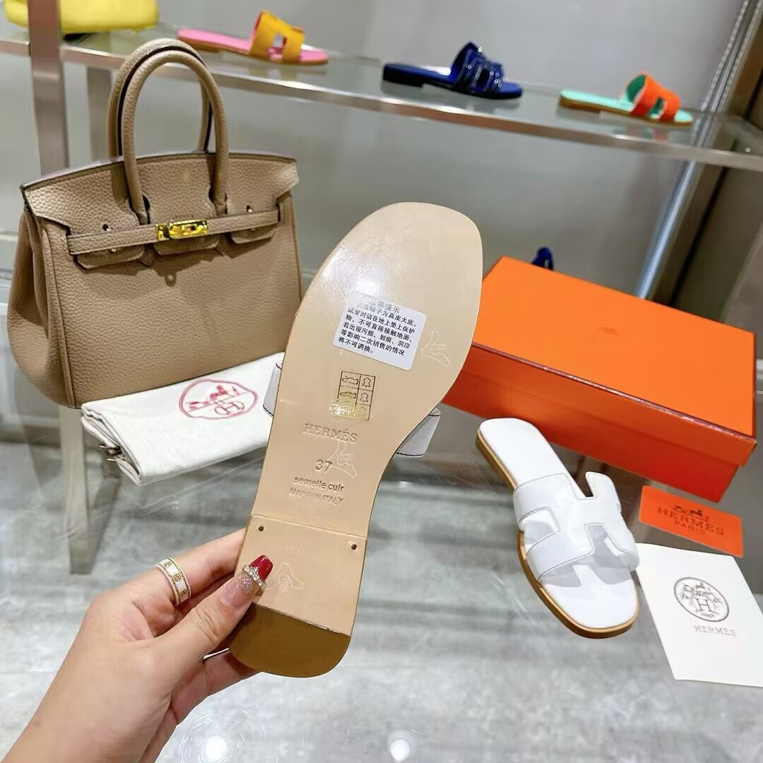 UA Hermès Oran sandal