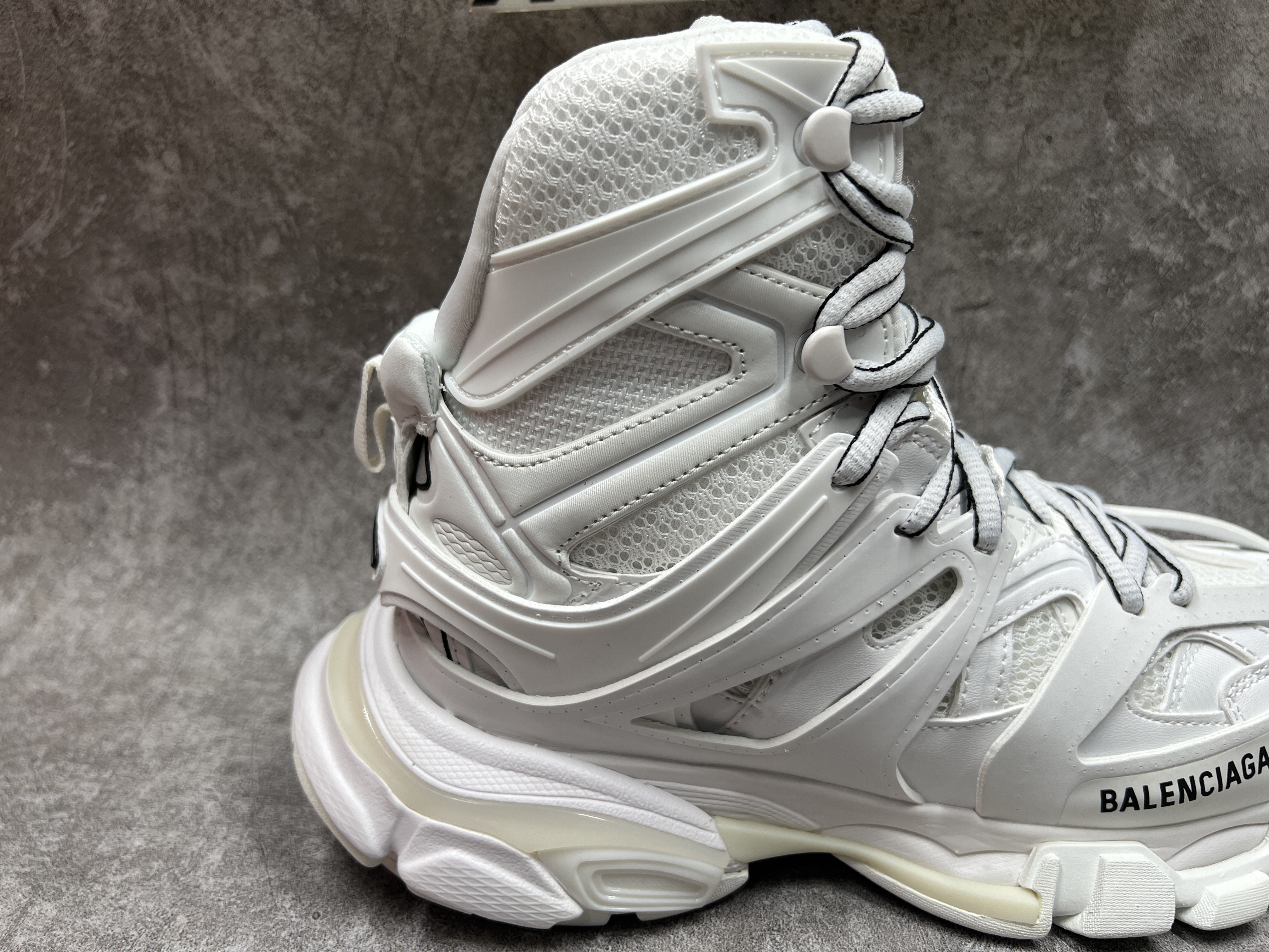 Balenciga Track Hike White