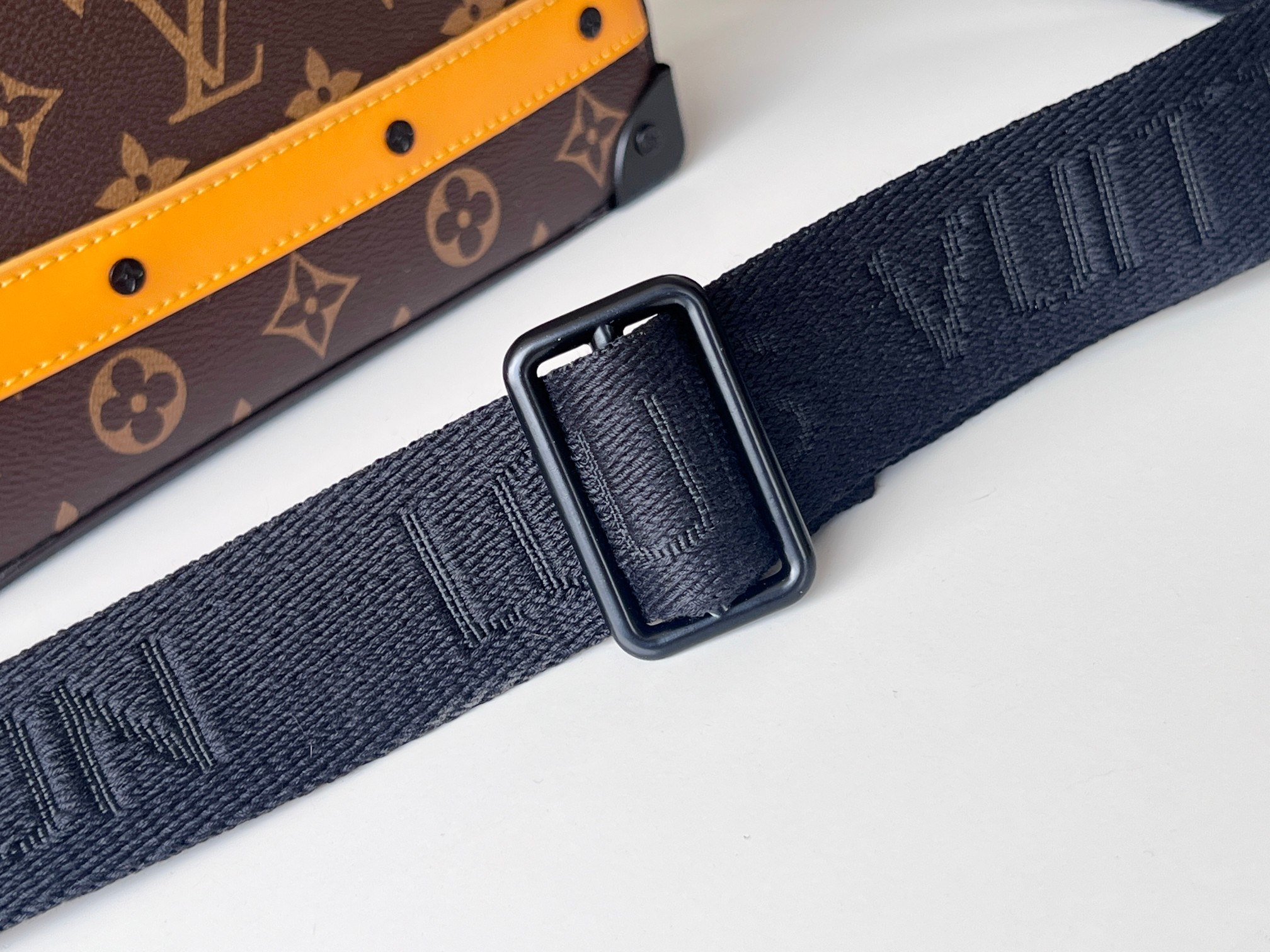 LV Handle Soft Trunk M46689 21.5x15x7cm