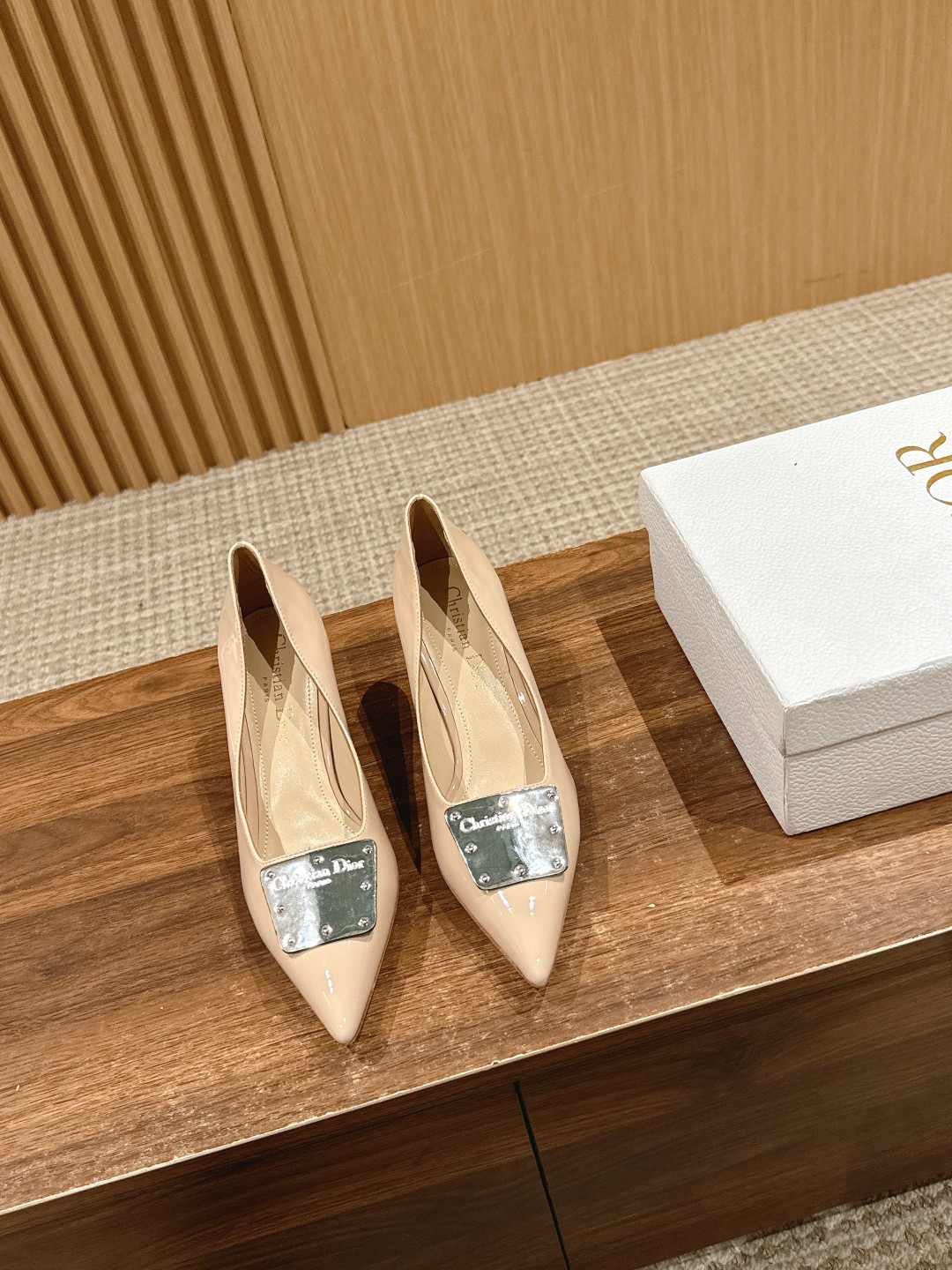 ua ch**an D*or la parusienne pump