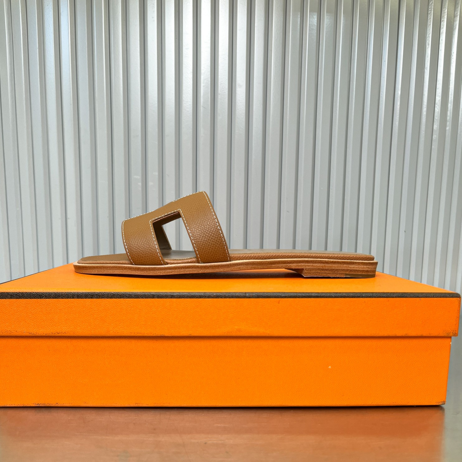 UA Hermès Oran sandal