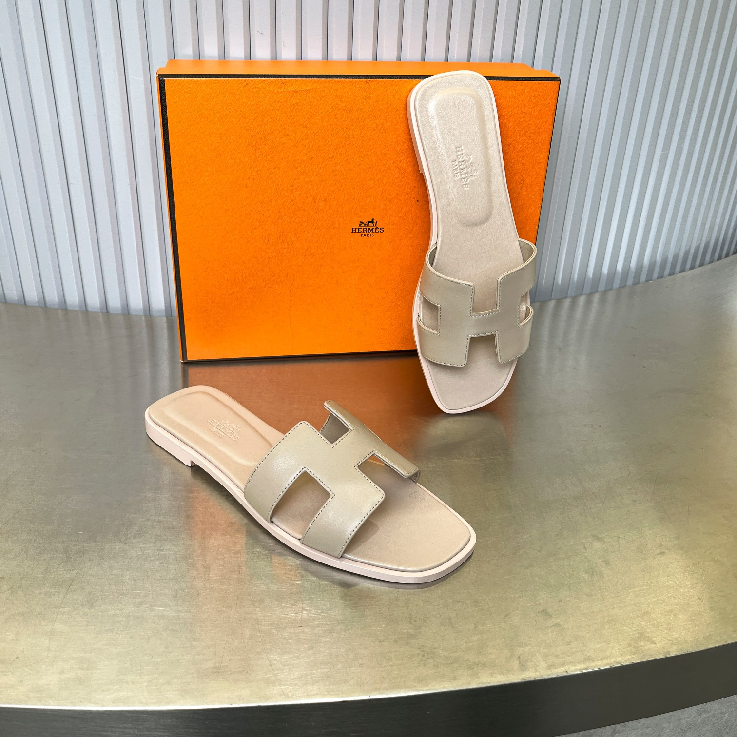 UA Hermès Oran sandal