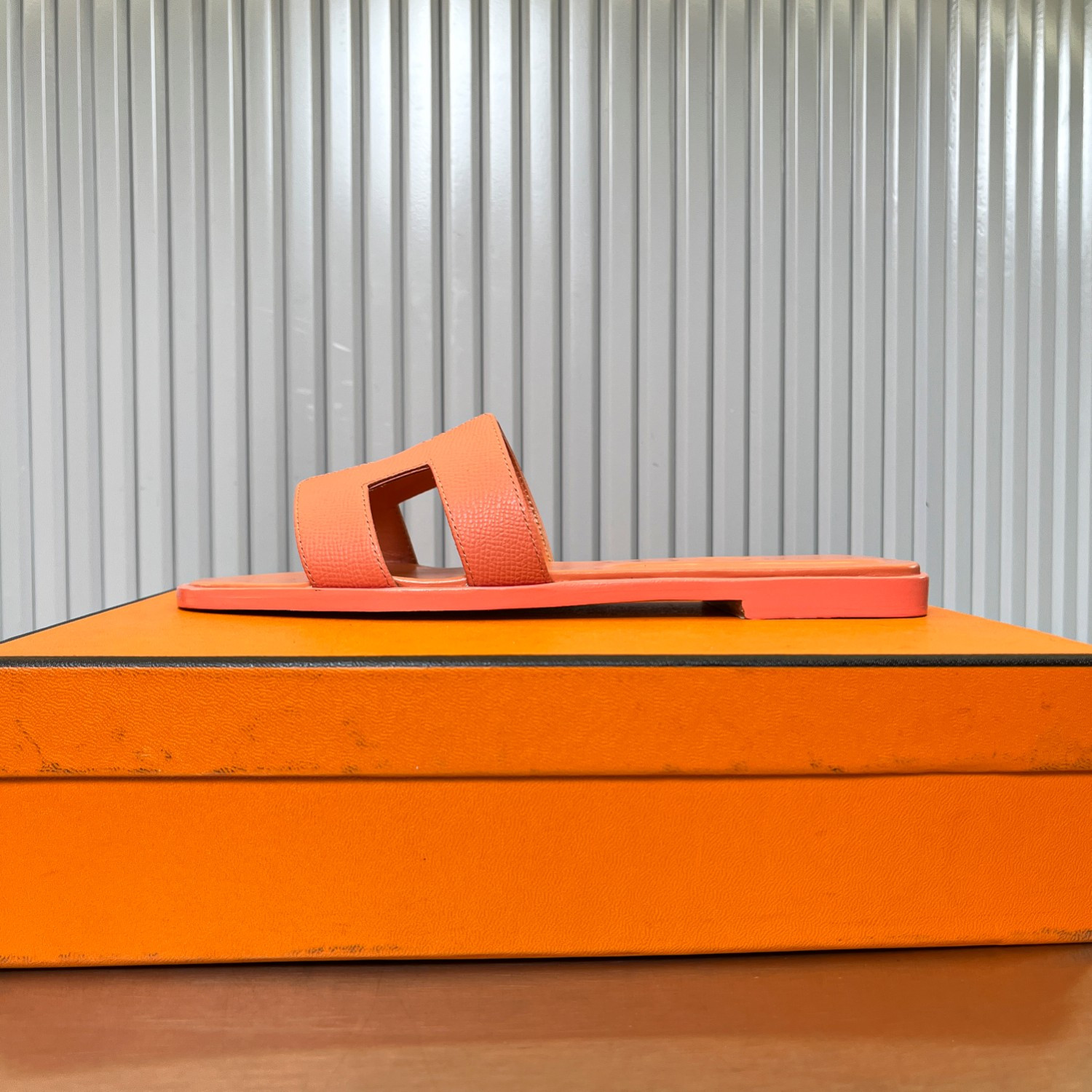 UA Hermès Oran sandal