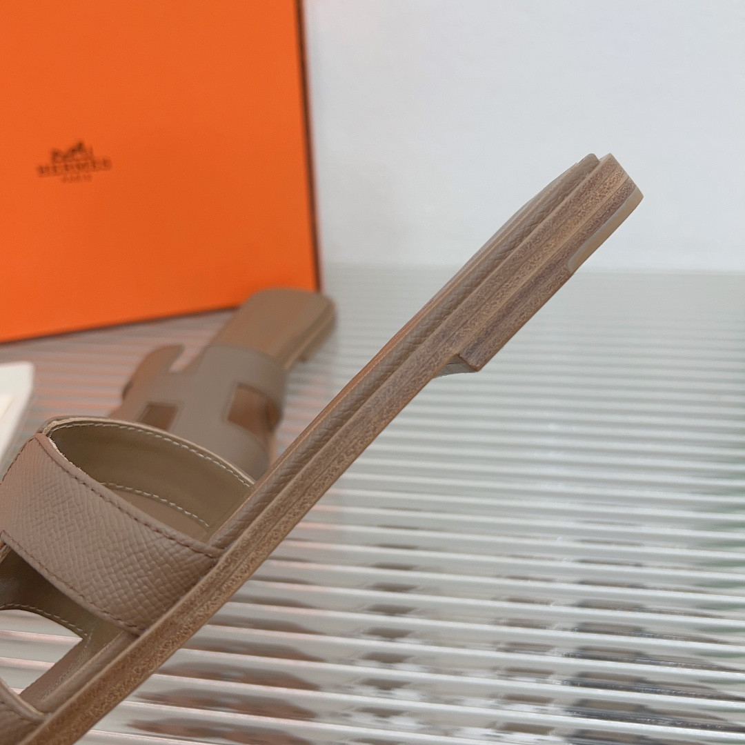 UA Hermès Oran sandal
