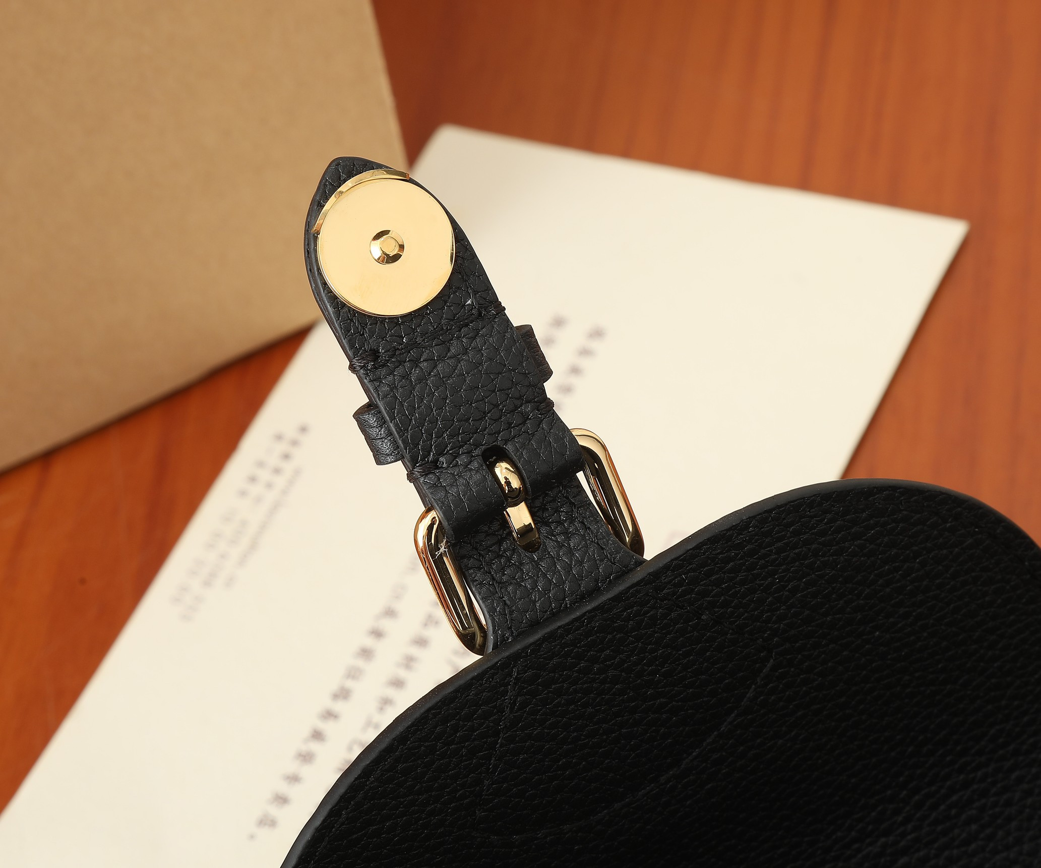 LV Backup M47072 7.9 x 8.7 x 5.5 inches