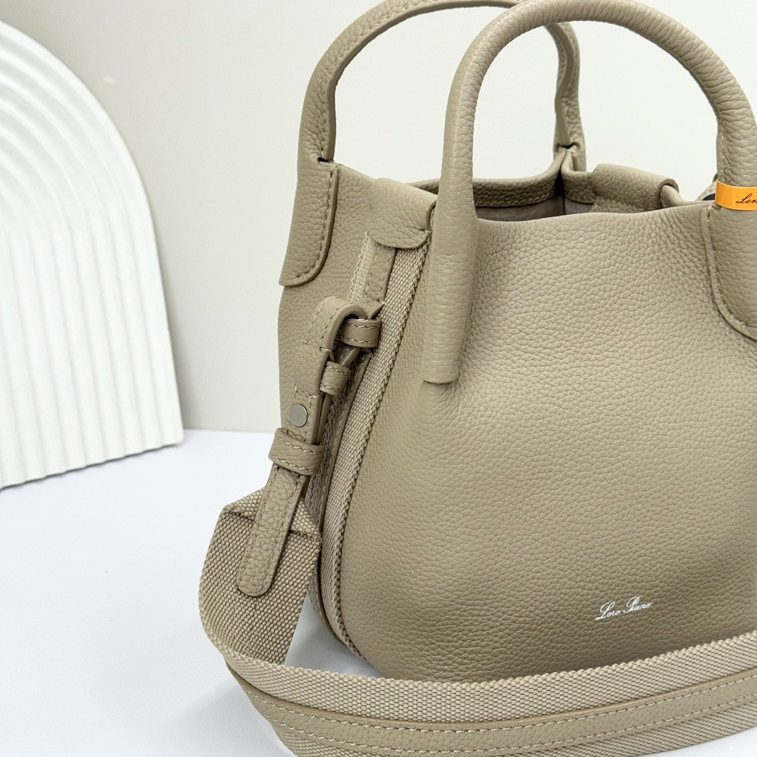 L**o p*ana micro bale bag grained calfskin 23 x 16 x 14 cm