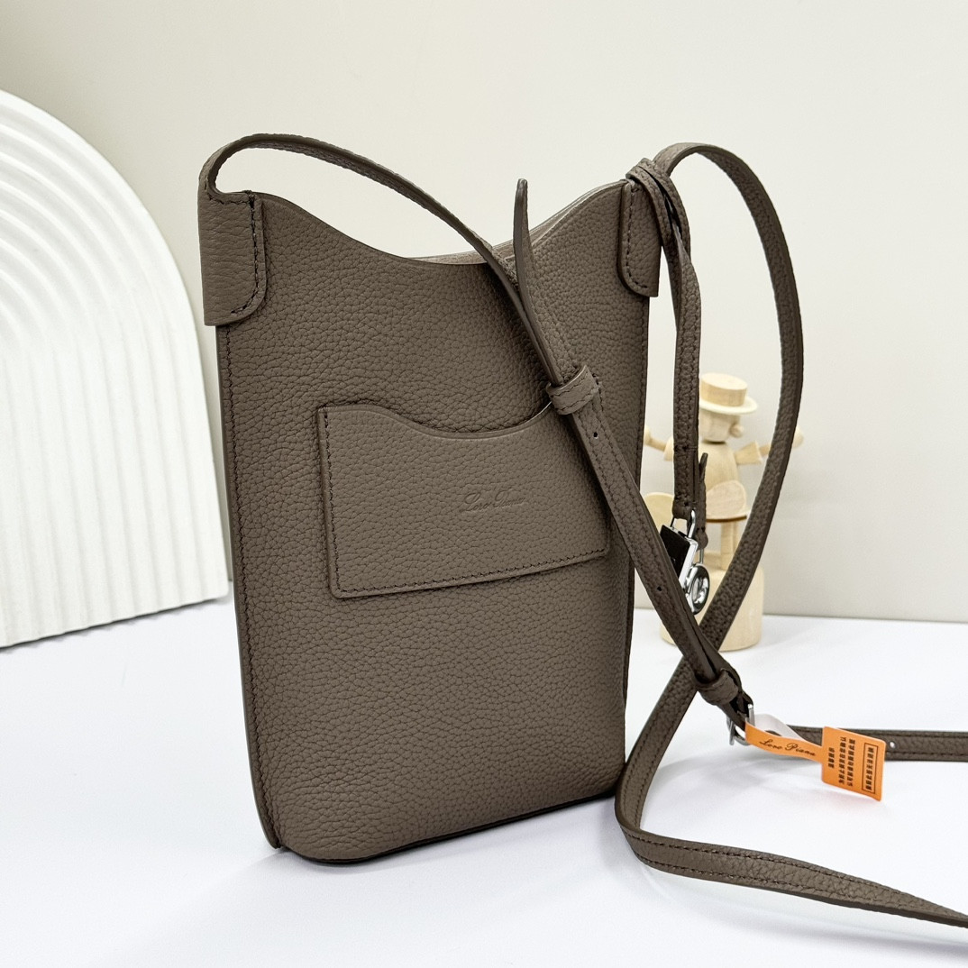 L**o p*ana mini bale bag calfskin 20x15x4cm