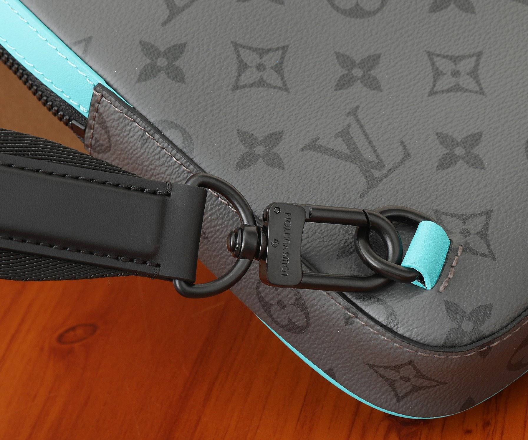 LV Avenue Slingbag PM M11703 6.3 x 13 x 2.2 inches