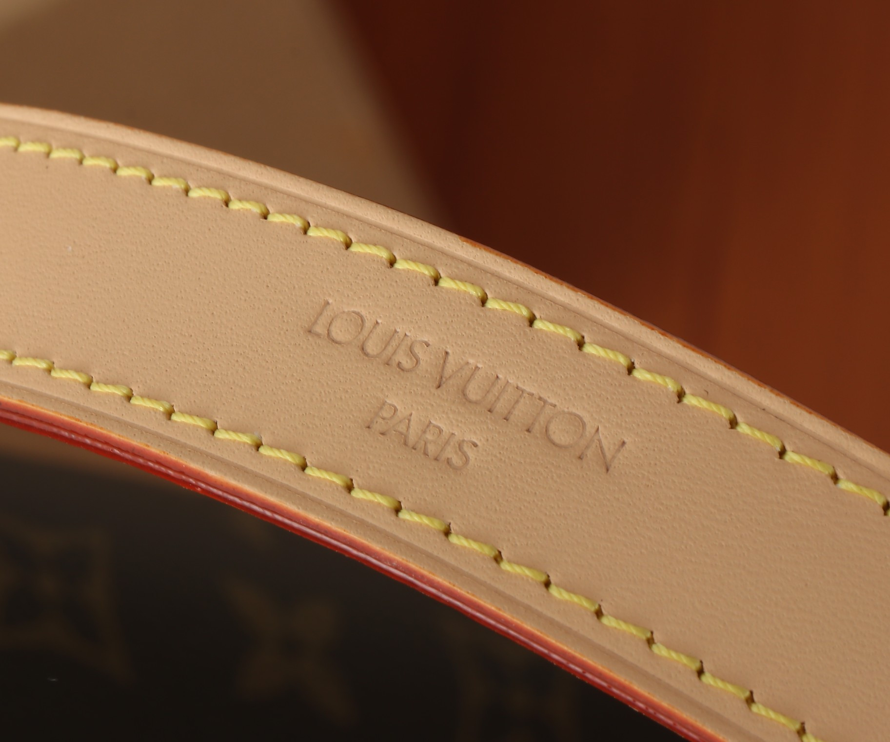 LV Slouchy MM M12098 31 x 11 x 40 cm