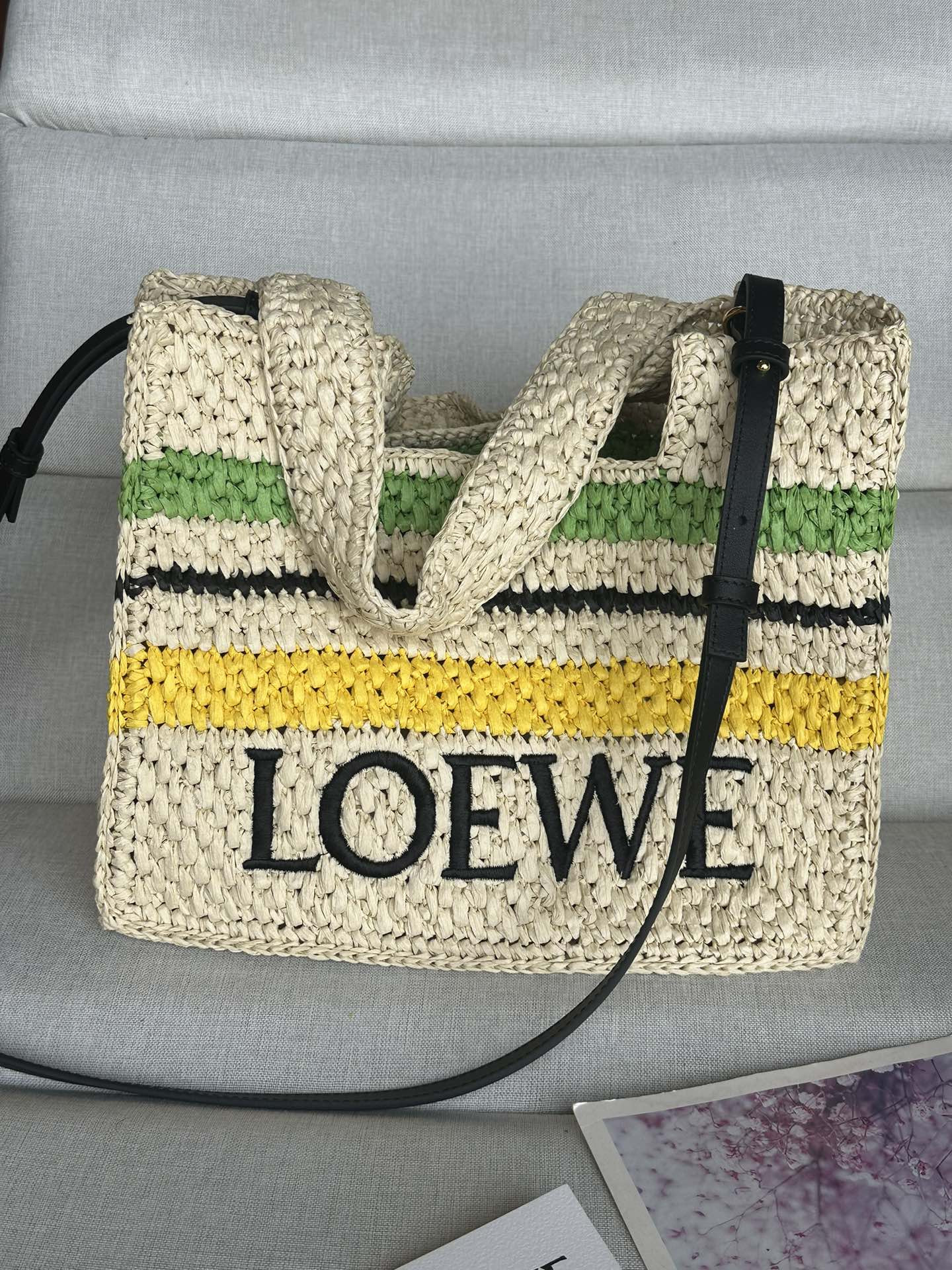 L0ew* font tote 30x25.5x15cm