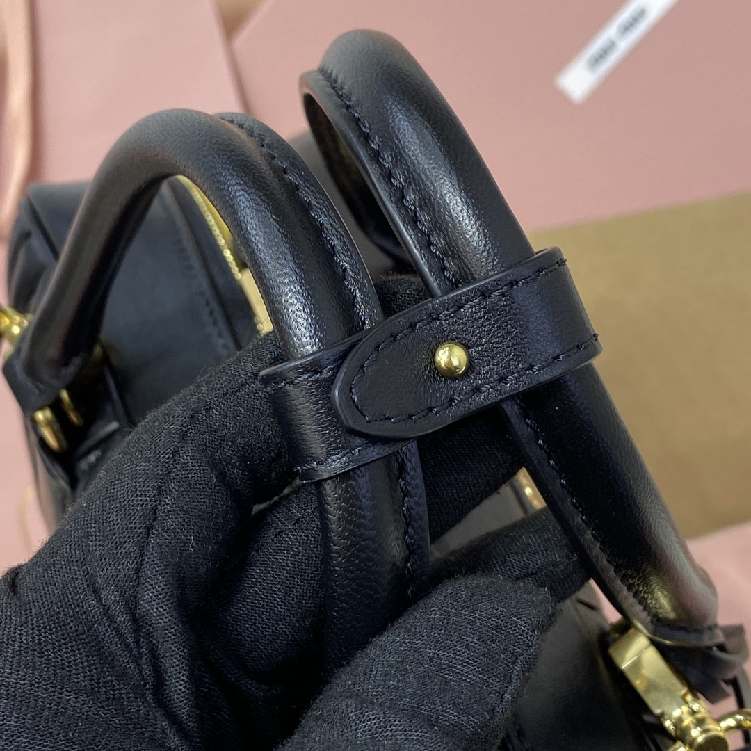 Miu Miu Arcadie matelassé nappa leather bag 12x27x9cm