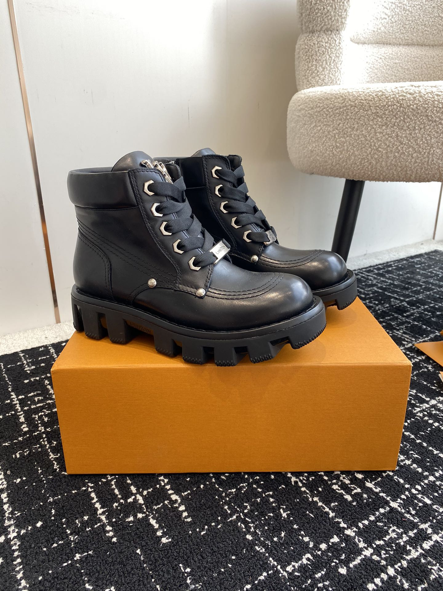 UA LV Boot