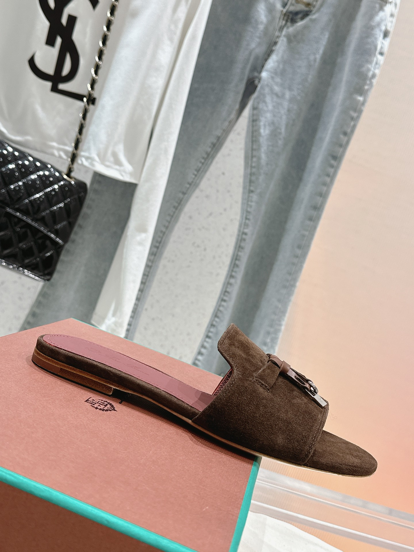 ua L**o p*ana summer charms sandal