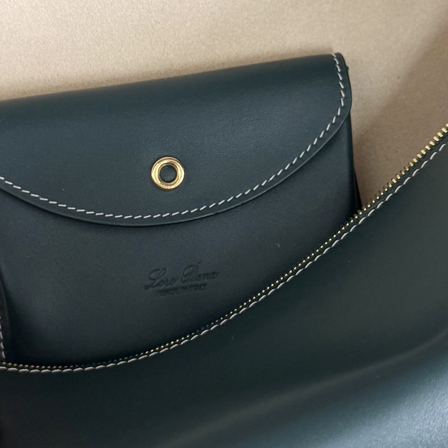 L**o p*ana extra pocket l27 calfskin 16x27x10cm