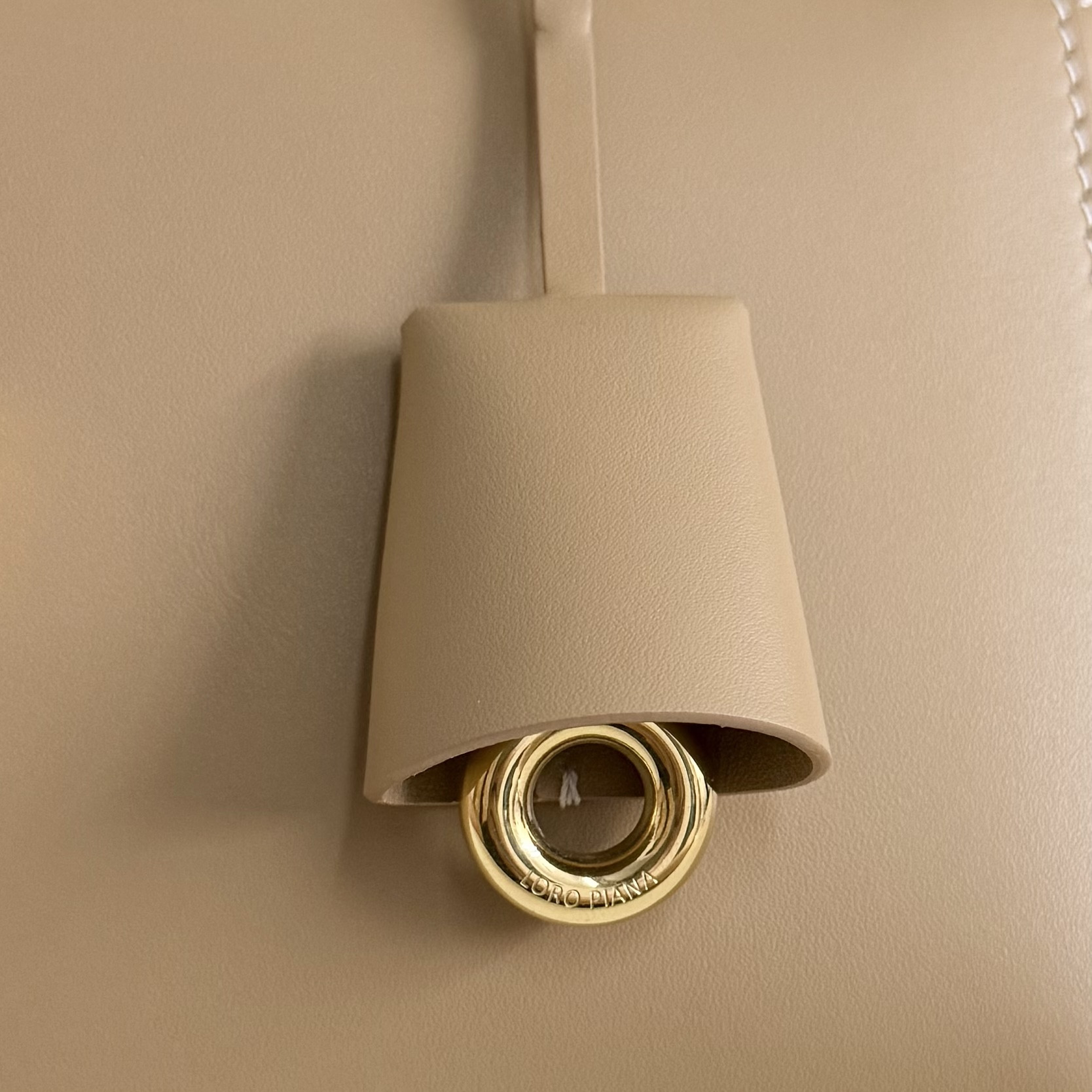 L**o p*ana extra pocket l27 calfskin 16x27x10cm