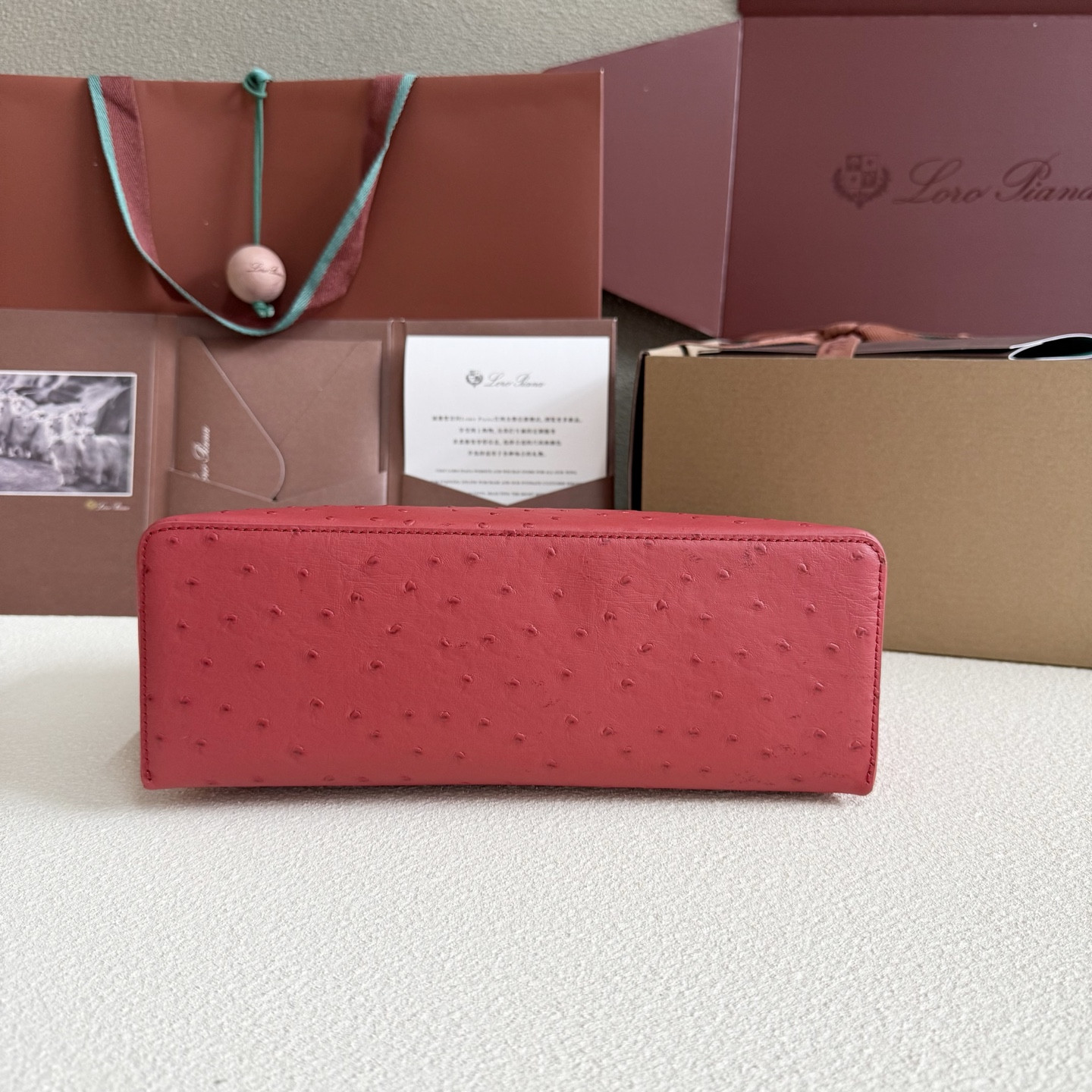 L**o p*ana extra pocket l27 ostrich-grained leather 16x27x10cm